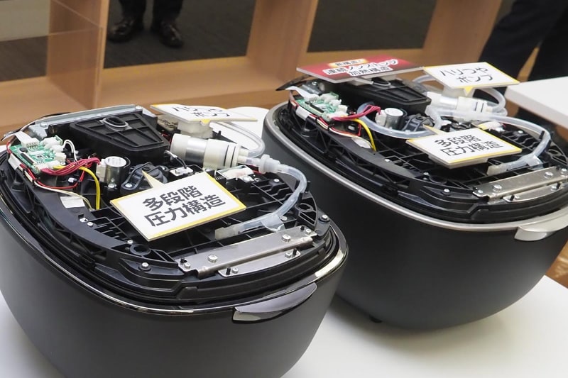 左が従来モデル、右が新モデル。新モデルは左側に新たな空気のルートができている