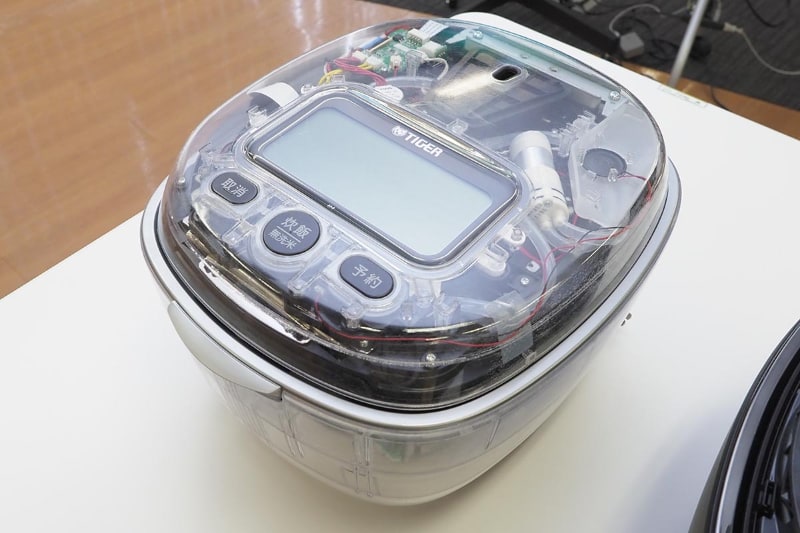 特別に用意されたスケルトンモデル。販売されているものではないが、これはこれでカッコいい