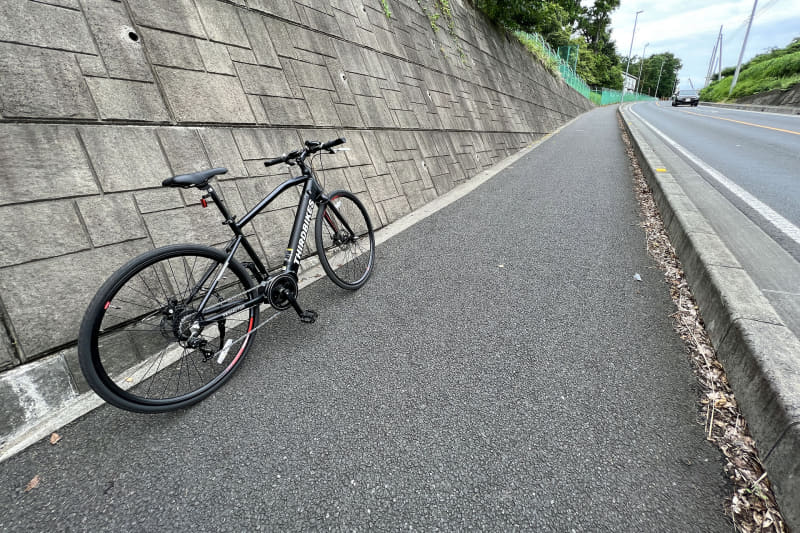 走り出しはマイルドなアシストで、走り出すとモーターの力強さが溢れてくる感触。ギア比の関係から激坂は苦手かなと思いましたが、十分にパワフルで激坂も楽々でした