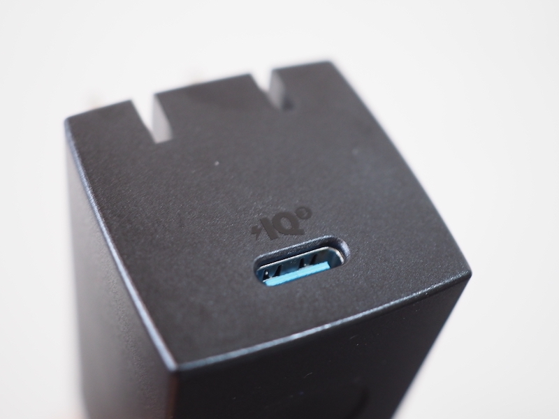 USB Type-Cポートを備える