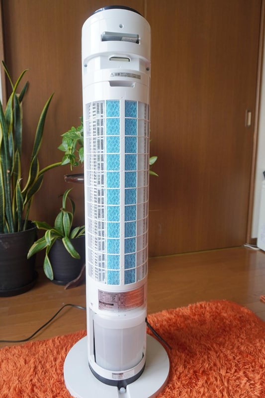 背面の吸気部分に吸水フィルターがある