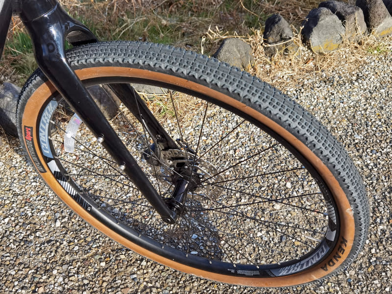 太めのタイヤで真っ直ぐスムーズに進みます