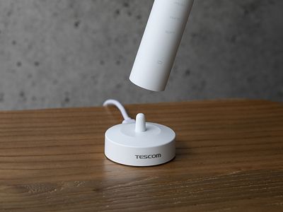 充電台と充電ケーブルが付属する