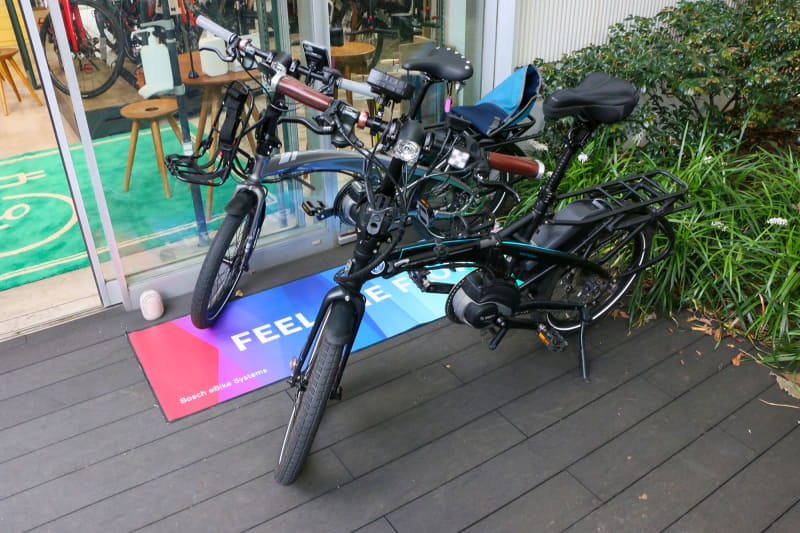 現地まで自走の参加者の愛車。ターン「Vektron S10」はかなり実用的なカスタムが施されています。今回は家族用のe-bike購入に向けて、同じくミニベロのBESV試乗が大きな目的だったそう