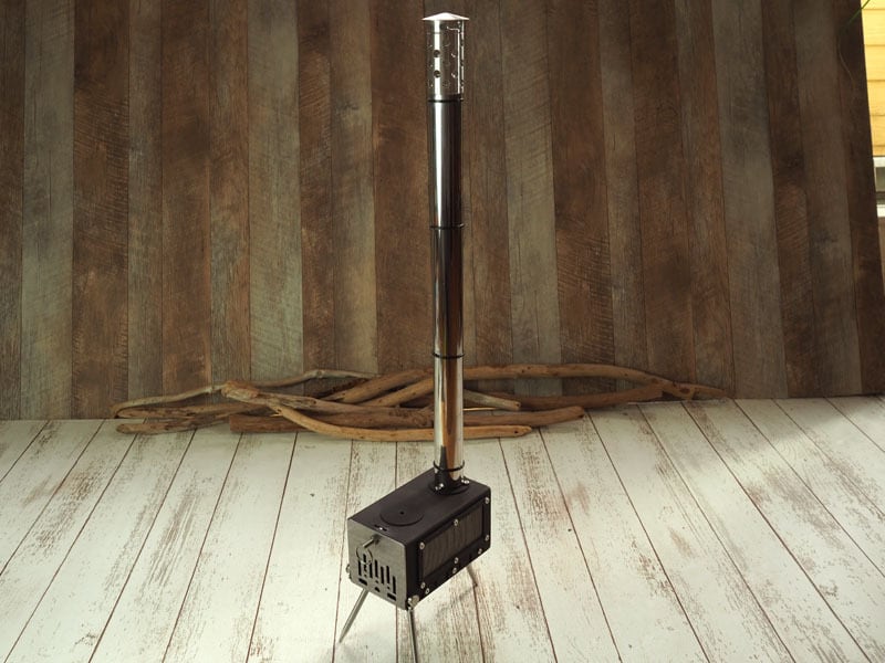 煙突の先にスパークアレスター(別売)を取り付けたところ