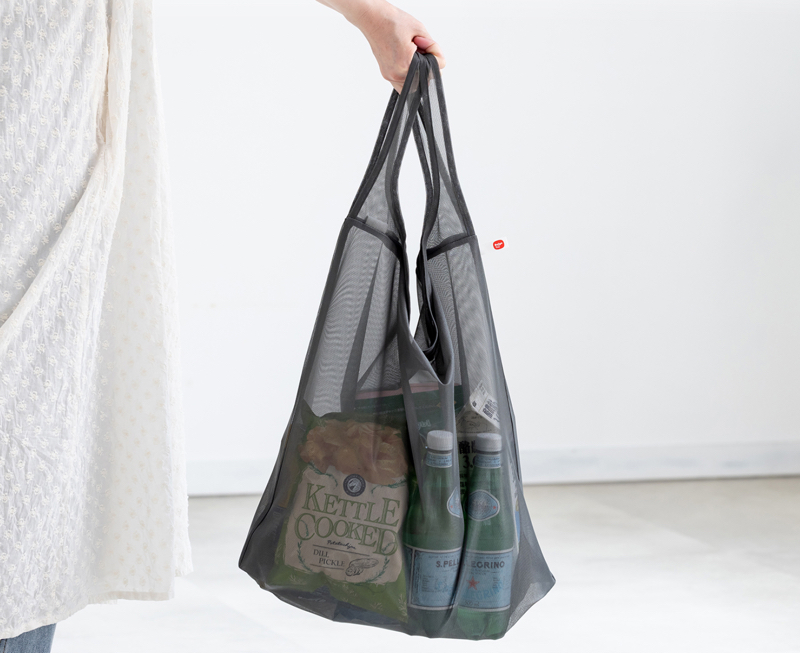 メッシュ生地のため、洗えるエコバッグとしても活用できる