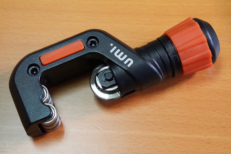 今回購入したUmi(ウミ)のパイプカッター(Amazonで1,380円)。切断できるパイプの径は4～32mm