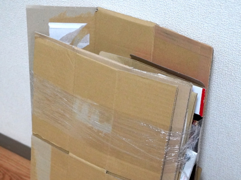 ダンボールをまとめる