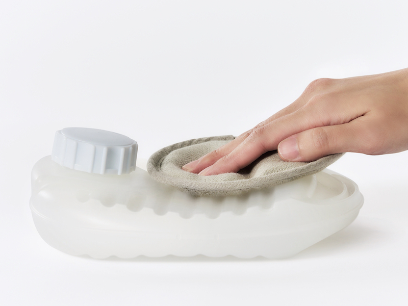 お湯を入れると柔らかくなる