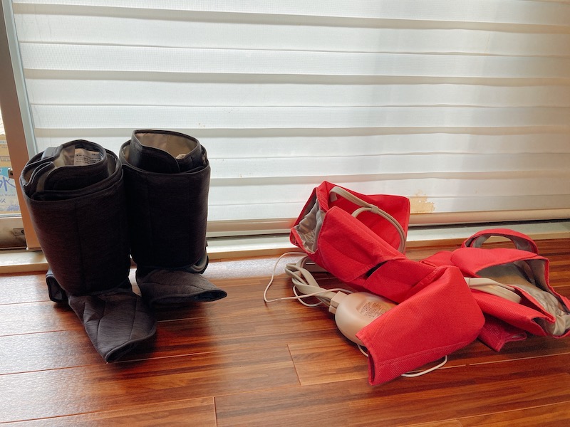 右が従来モデル。ボリュームがあるので収納場所に困っていた。左の新モデルは自立するので収納しやすい