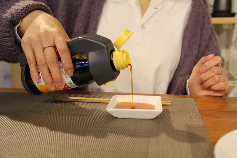 カメラ装着時にも味ぽんを注げる