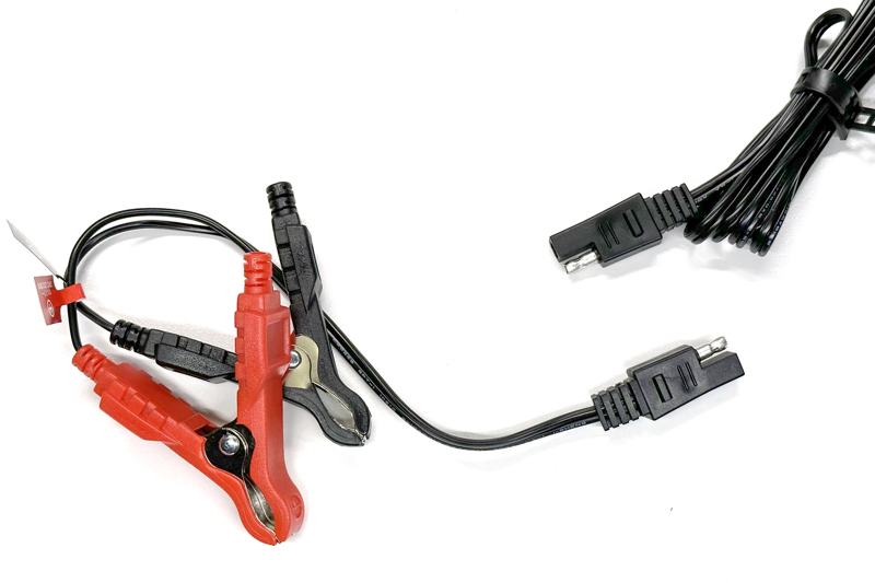 クリップコードの端子と本体側の端子をつなぎます