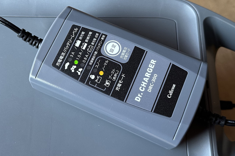 続いて、充電モードと充電する電流値を指定。これは「ノーマルモード」充電で、電流値「1.5A」です。これらの設定は充電するバッテリーの状態や容量や気温によって変わってきます