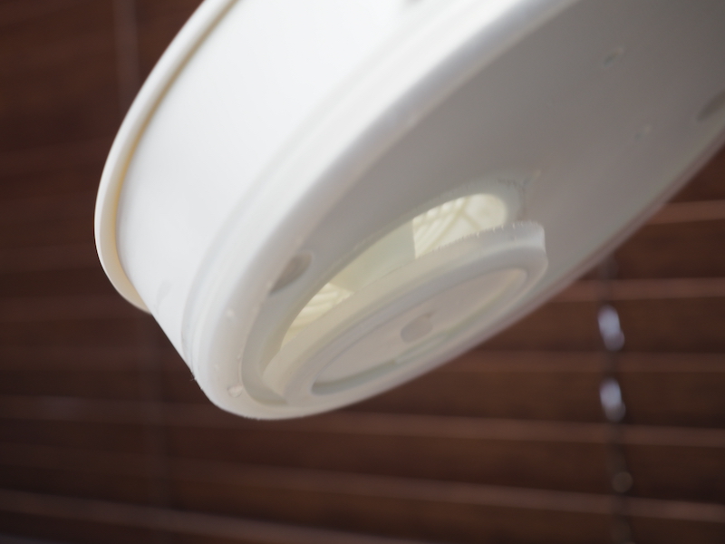 倒しても水が漏れないのは、吹出口(蒸気孔)に内フタがあるから