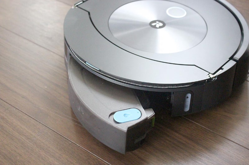 サイドのボタンを押すと、ダスト容器が取り出せます