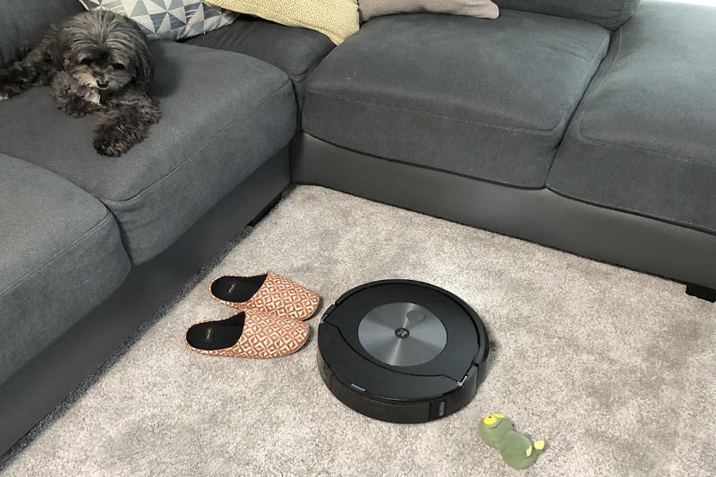 障害物を華麗に避けながら、隙間を掃除してくれました