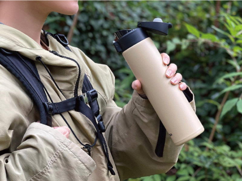 飲み口やふたを改良した最新モデル