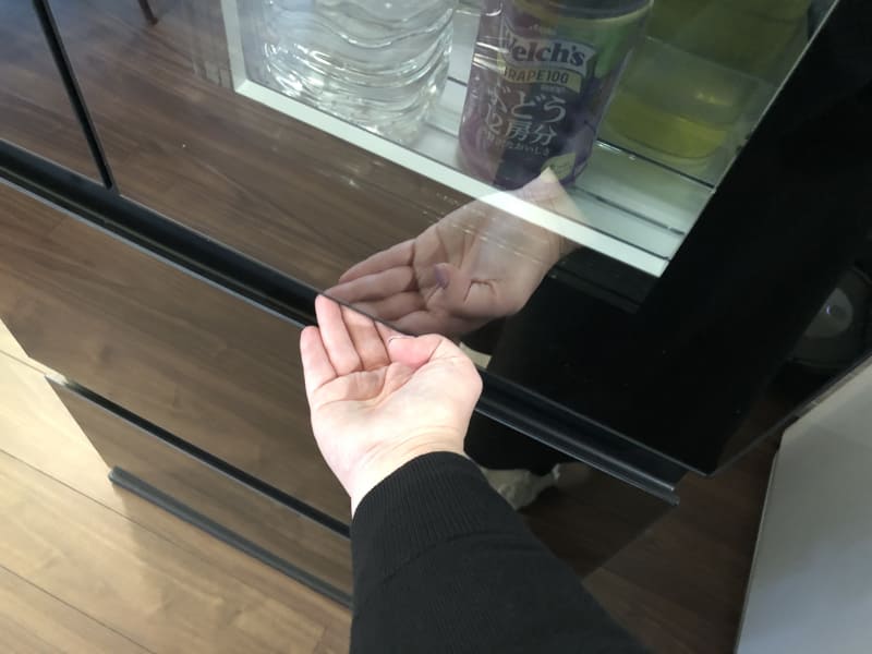 センサーにタッチすると、一瞬で中が見えるように