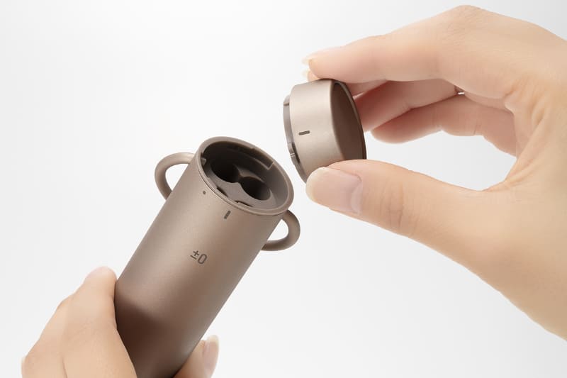 単四形アルカリ乾電池4本で稼働