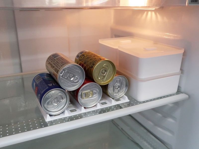 缶飲料などを5本まとめて収納できる