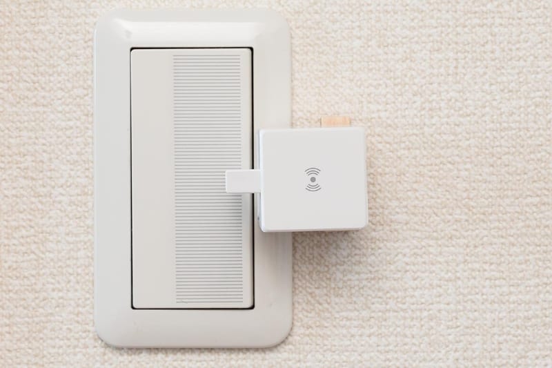 壁のスイッチをリモートで操作できる「+Style スイッチ PS-SWI-B01」