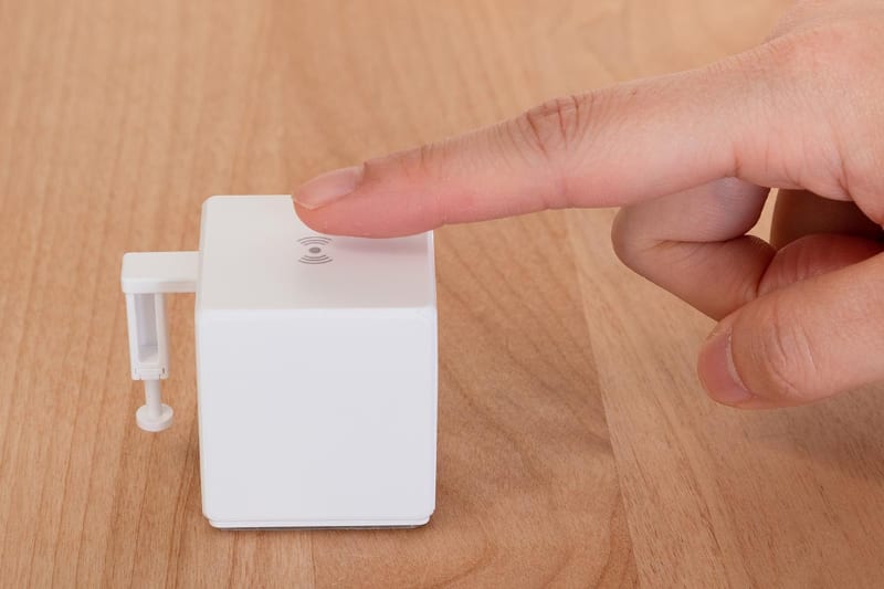 手を近くでかざすだけでもON/OFFできる