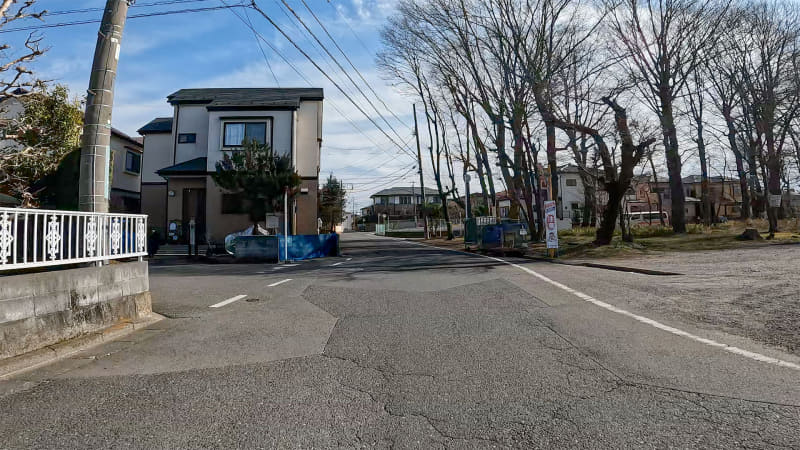 案内どおりに進んでみると、なるほど、すごーく空いてます。静かな住宅地の真ん中って感じ。確かに安全＆気楽に走れます