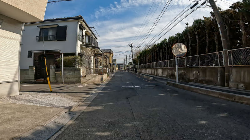 何度か右折と左折を案内されつつさらに進みます。けっこうジグザグに走りましたが、確かに空いている道ばかりを案内してくれている。走りやすい!