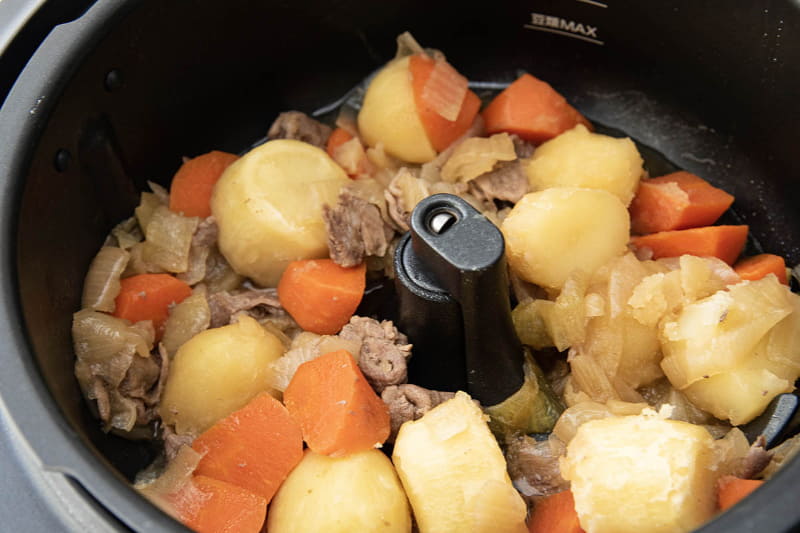 4人分が約40分でできあがりました。見たところ煮崩れはないようです