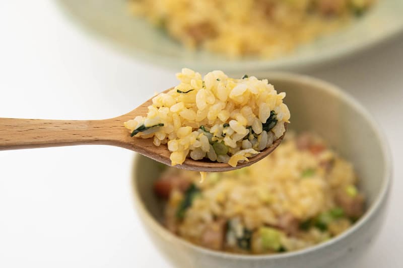 スプーンで食べてみると、驚くほどパラパラ。お店の仕上がりといえるできです