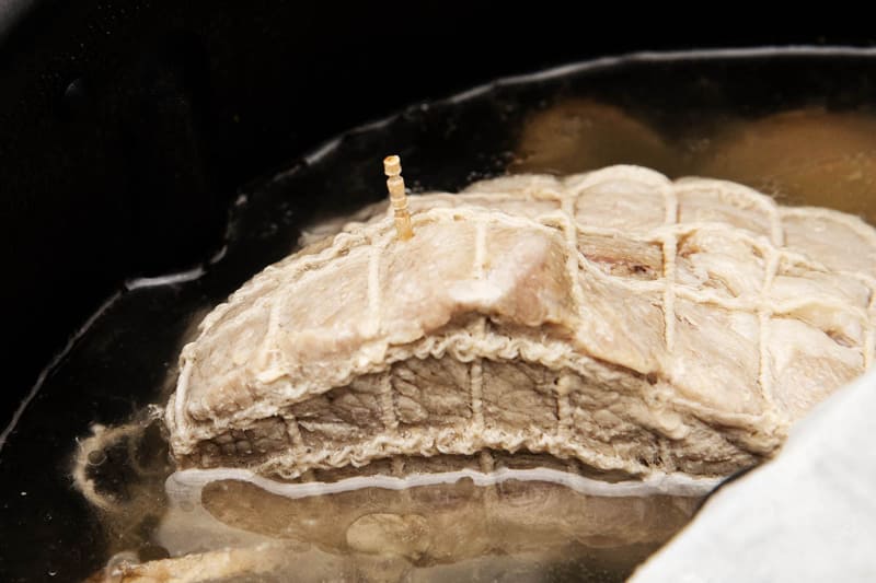 約1時間20分後にアラームが鳴りました。肉に爪楊枝をさしてみましたが、すっと奥まで入りました