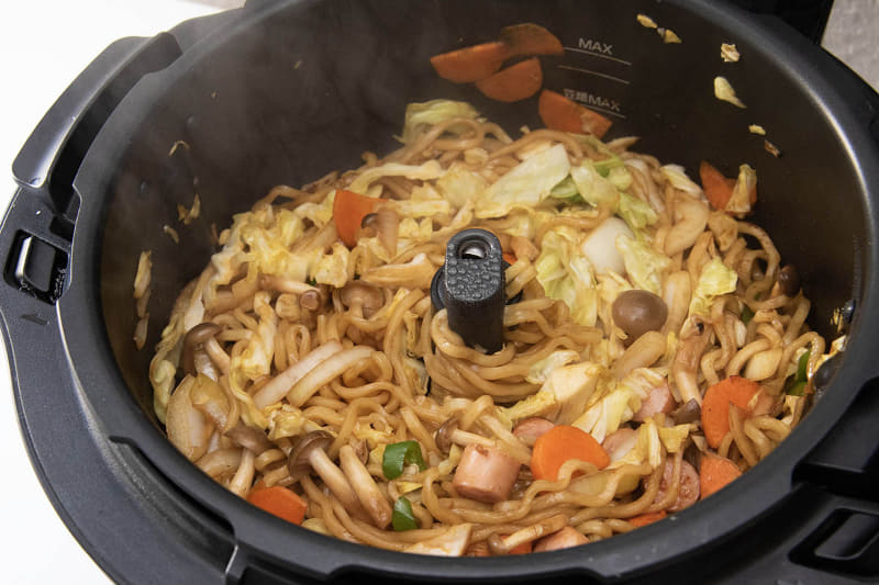 火力と時間設定はチャーハンと同様と考え、強で10分を選択して調理