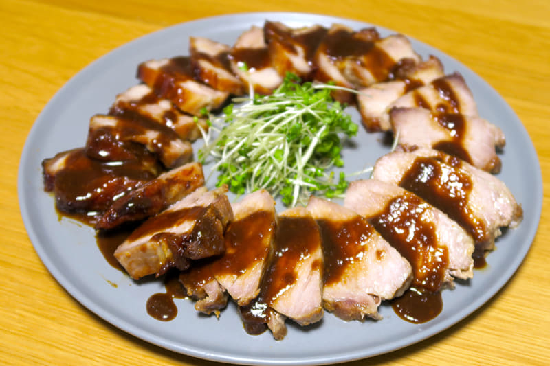 ひと晩寝かせて、30分ほどオーブンレンジに入れただけで完成したとは思えない仕上がりに