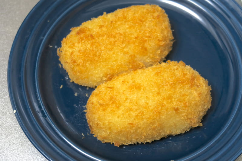 カニクリームコロッケも、外はサクサク、中のクリームはアツアツに仕上がりました