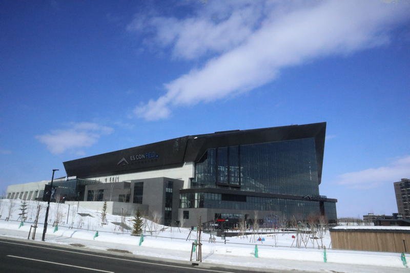 北広島の小高い丘の上に新球場「ES CON FIELD HOKKAIDO」を擁する「北海道ボールパーク」がある。新千歳空港から札幌に向かう電車で、北広島を過ぎると左手側によく見える