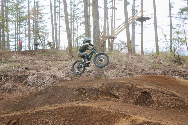 上手な子供たちは、しっかりジャンプしていました