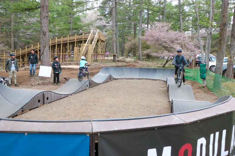 パンプトラックも設置されていて、当日はスピードを競う勝ち抜き戦も行なわれました