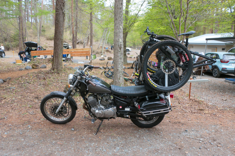 この日は、オートバイにフルサスMTBを積んで駆けつけた猛者もいました