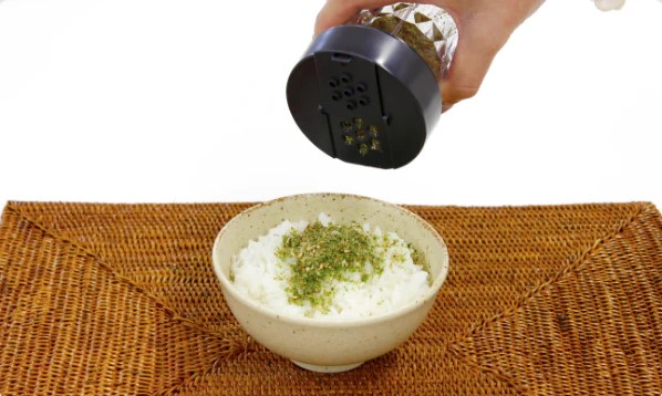 ふりかけが作れる。ふりかけ用のフタも付属する