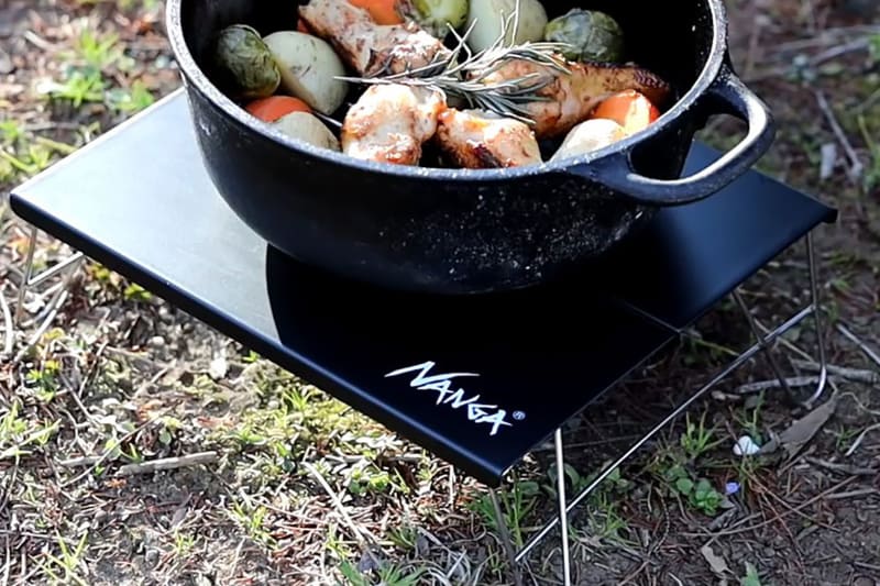 小型のダッチオーブンも乗せられる