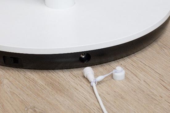 電源コードはマグネット着脱