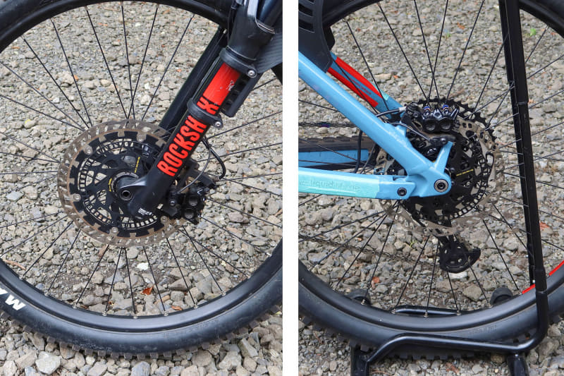 前輪と後輪のディスクブレーキ部にABS用センサーが搭載されています。四角穴が多々ある“黒いリングのようなもの”がそれです。マグラおよびテクトロの専用ディスクブレーキに対応しているとのこと