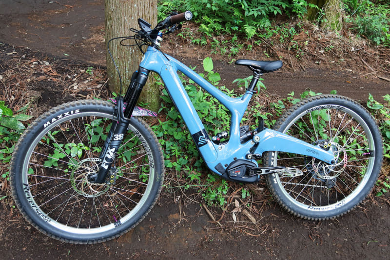 阿藤氏の愛車Ibis「OSO」。Ibisが7年の歳月を費やして完成させたフルカーボン製e-MTBで、ドライブユニットとしてPerformance Line CXを採用しています