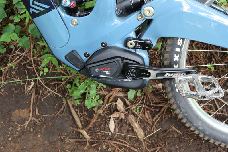 阿藤氏のスペシャルIbis「OSO」には、スマートシステム対応のPerformance Line CXが搭載されています