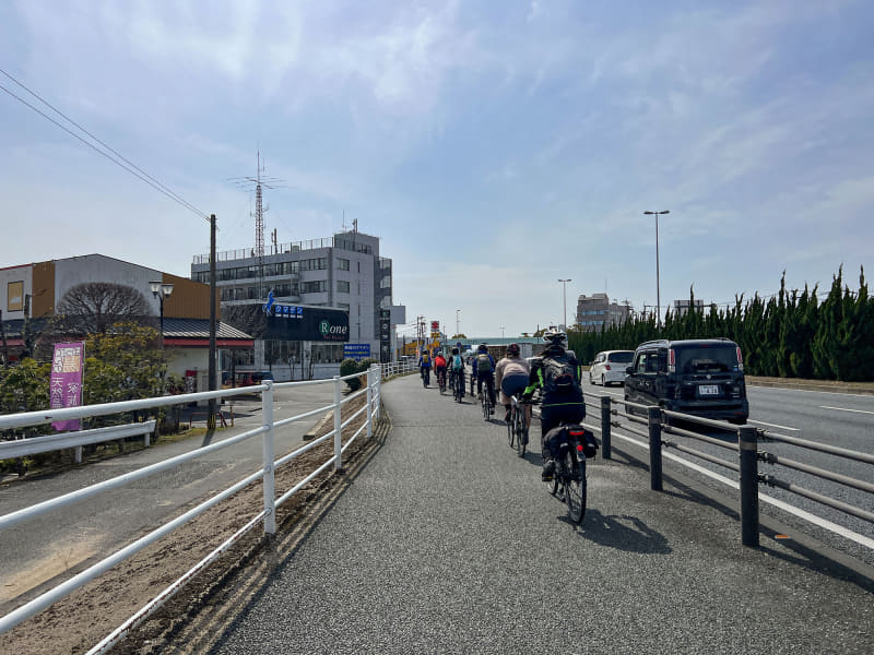 時にはゆっくり歩道を走行することも