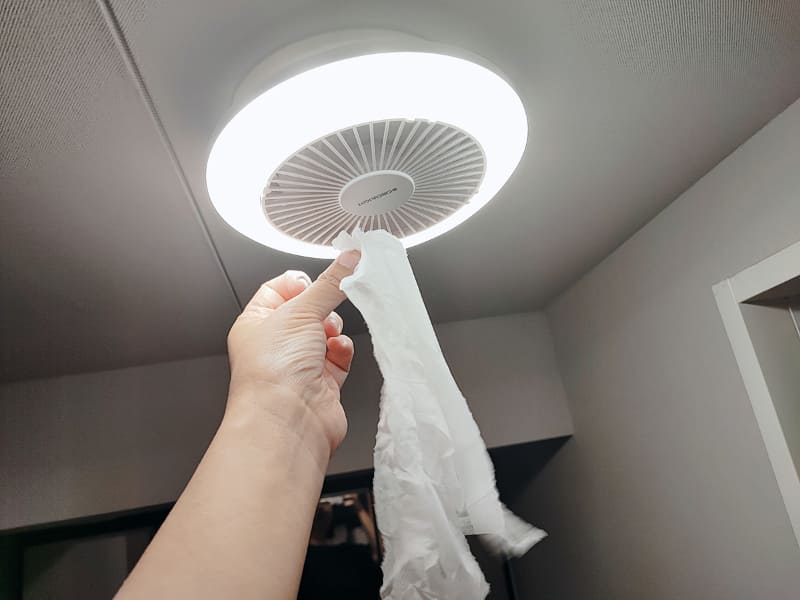 直進的な風が天井から降り注いできます