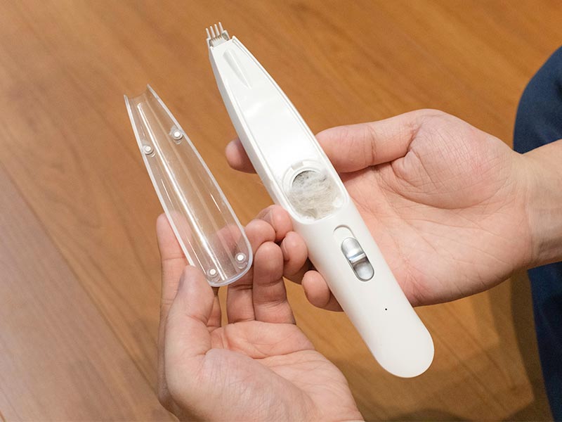 使用後はカバーを外して吸引した毛を捨てる