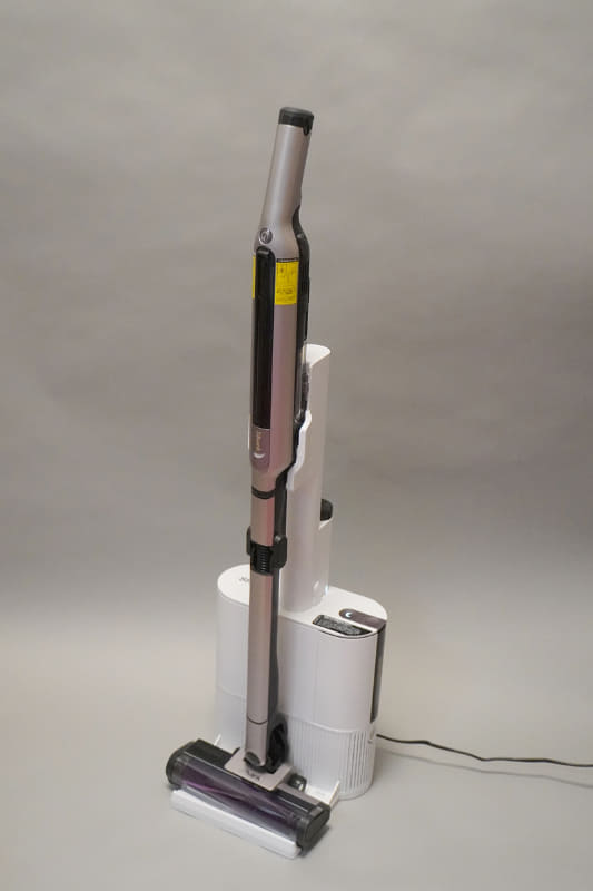 スリムな本体デザインが特徴的なシャーク・EVOPOWER SYSTEMシリーズの最上位機種「EVOPOWER SYSTEM iQ+」(以下、iQ+)