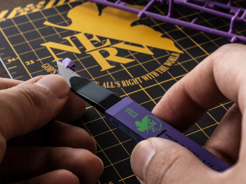 「A.T.FIELD 細工カッター」と「A.T.FIELD カッターマット A3」