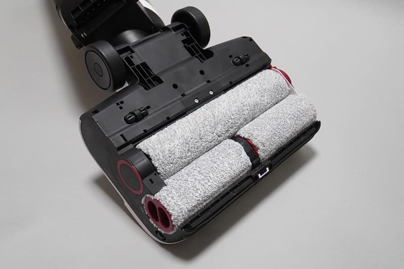 ヘッド内にあるローラーブラシ。ブラシは2列で3つのパーツに分かれています